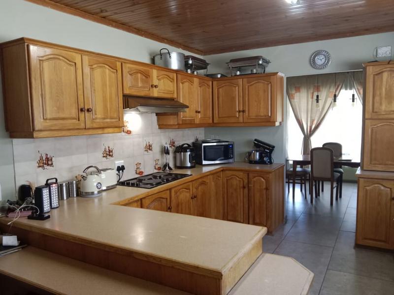 5 Bedroom Property for Sale in Voelvlei Western Cape